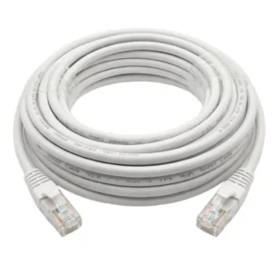 Cable de red Ethernet Cat 6E UTP de 10 metros color blanco enrollado con conectores RJ45.